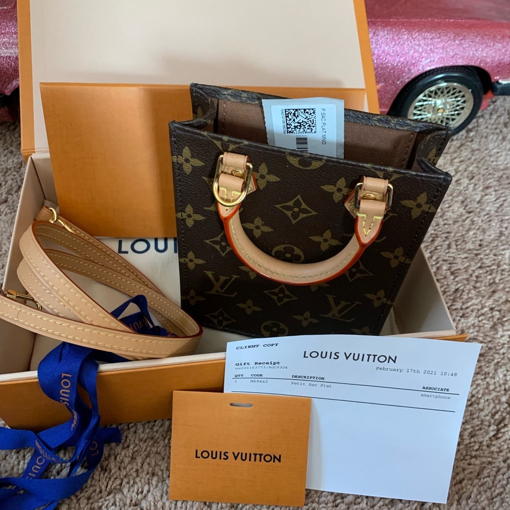 Louis Vuitton sac plat. Comes with box, strap, all paperwork, dust cover